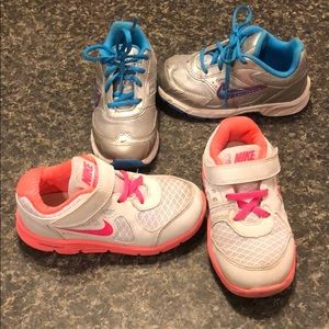 Set of 2 girls Nike sneakers